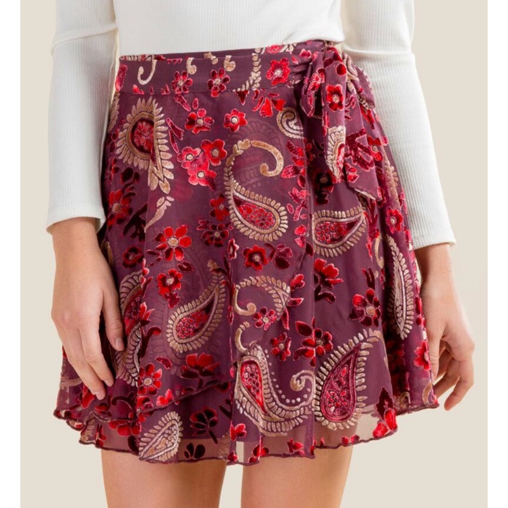 Francesca’s Wylie Purple Velvet Skirt Large